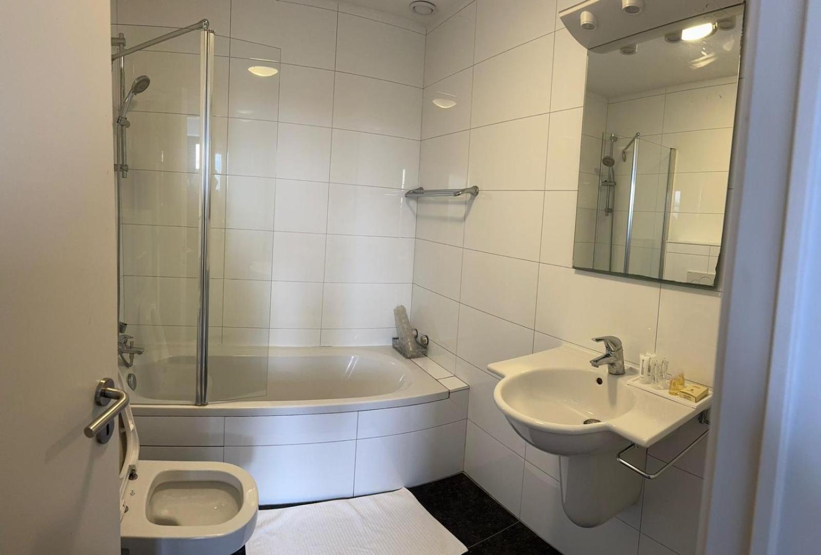 Hotel La Chaumiere Asse Luaran gambar