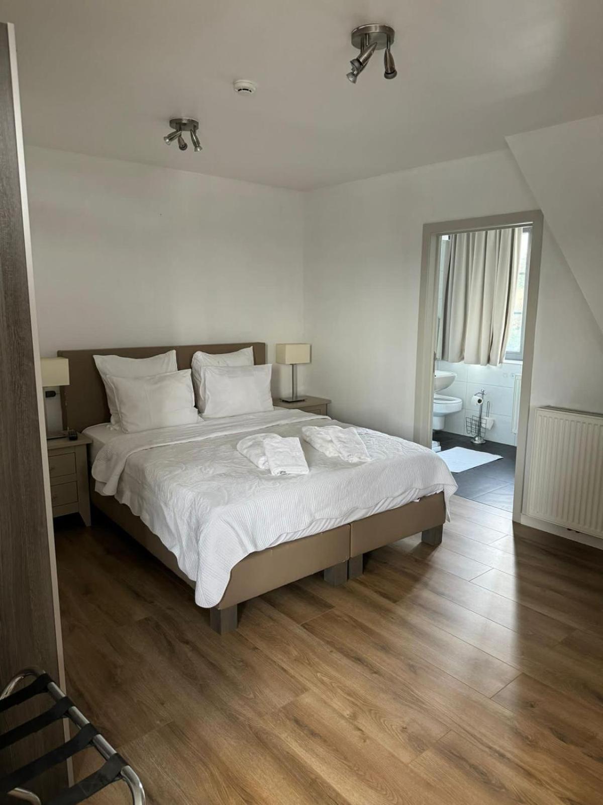 Hotel La Chaumiere Asse Luaran gambar