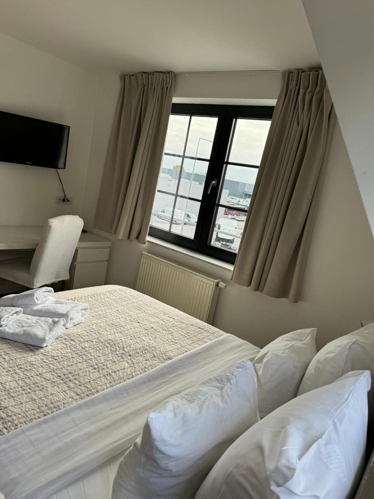 Hotel La Chaumiere Asse Luaran gambar